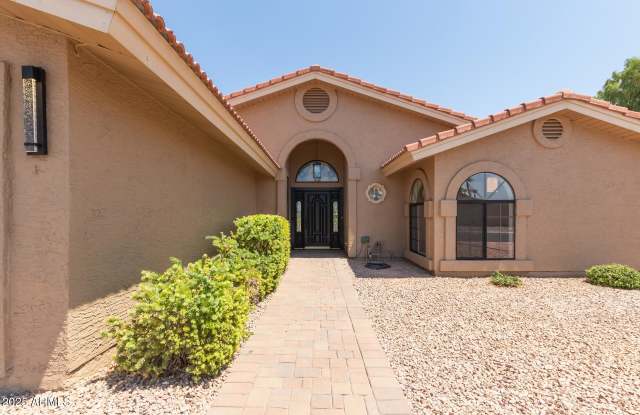 8883 E FAIRWAY Boulevard