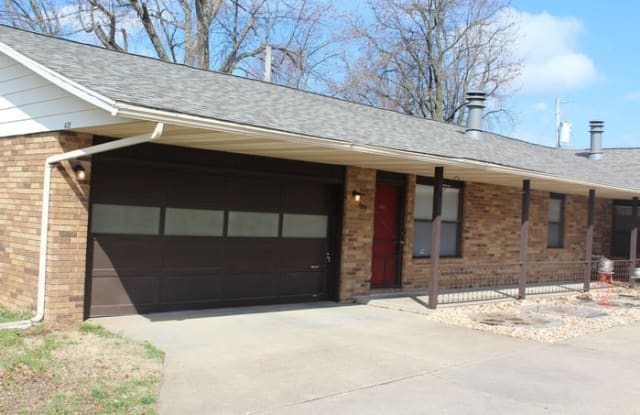 435 East Redwood Street - 435 East Redwood Street, Springfield, MO 65807