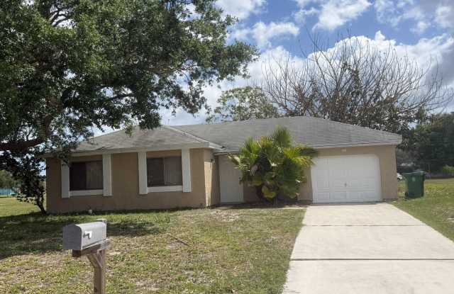 1131 SE Parrish Court