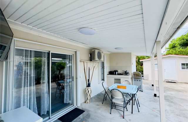 Photo of 3373 W 14th Ct