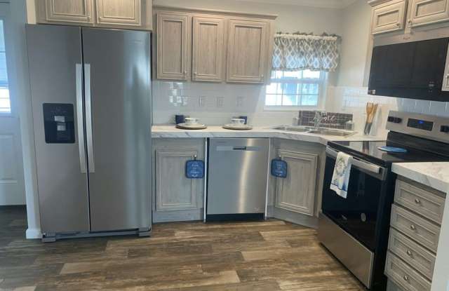 2722 King George Ave.