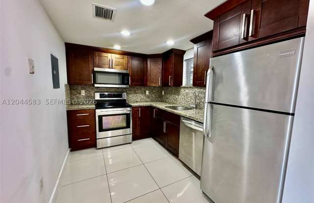 411 SW 37th Ave