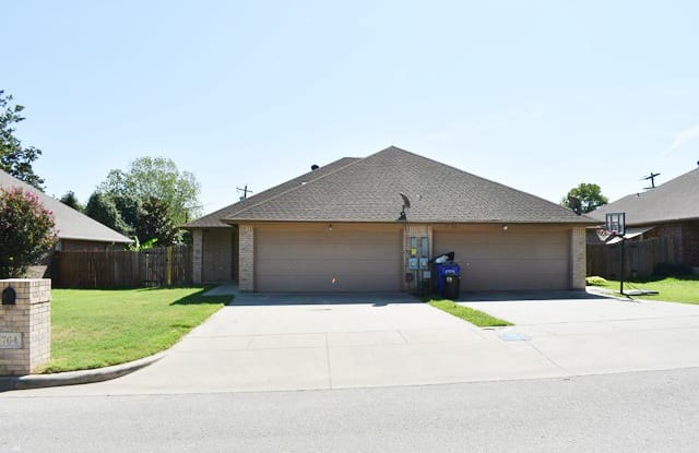 764 Stribling Cir - 764 Stribling Circle, Azle, TX 76020