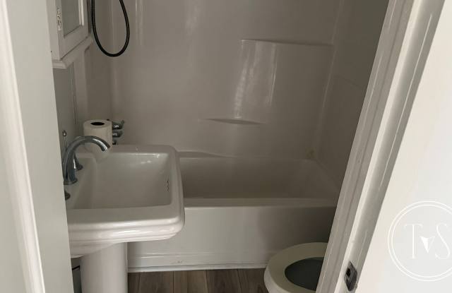 627 W. 48th Street Savannah, GA