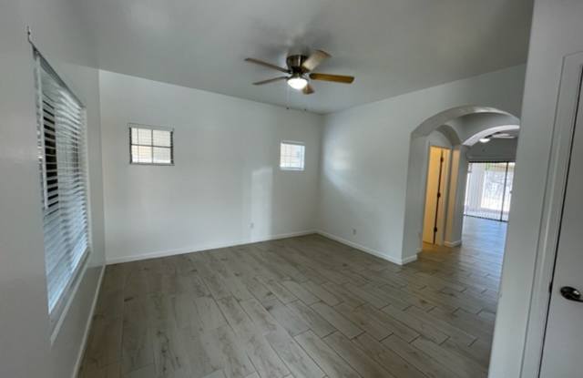 Chandler 3 Bedroom + Den Home | 2.5 Bath | 2-Car Garage | Warner  AZ Ave