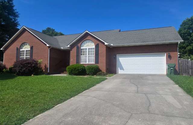 Conveniently located 3br/2ba house in Maryville