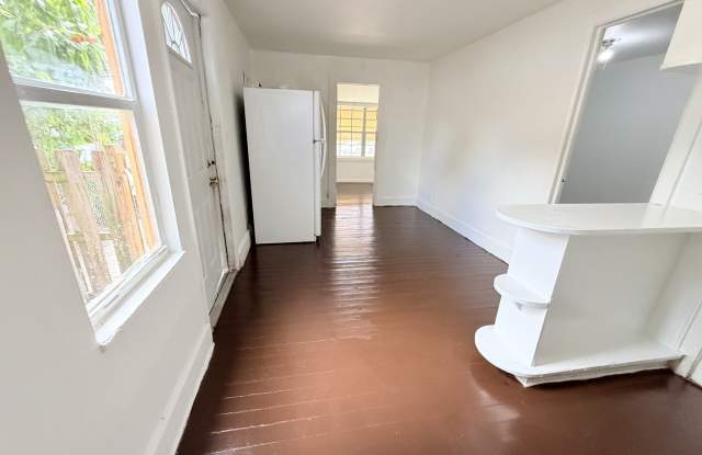 4343 Pinewood Avenuemiamiassistant@realtymiamigroup.com