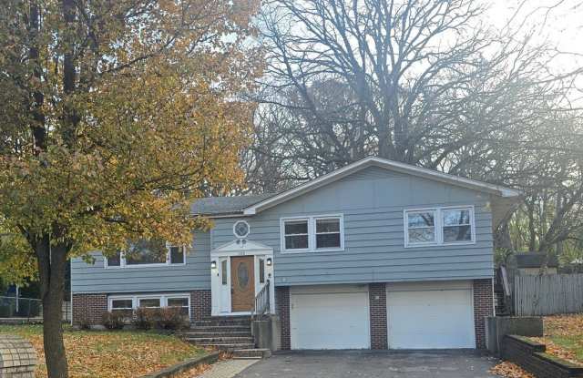 Photo of 600 Hawthorne Lane