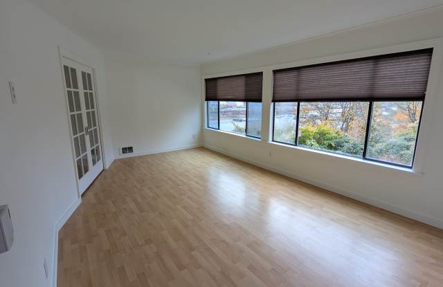 2550 Thorndyke Avenue West