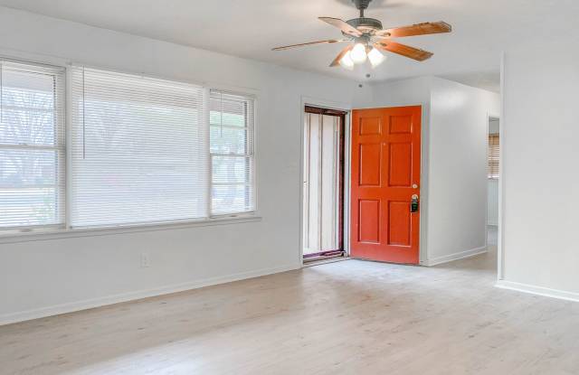 4315 42nd 2Bed/2Bath Available