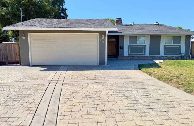 Great Location 3 BD, 2.5 BA in Pleasant Hill With Garage