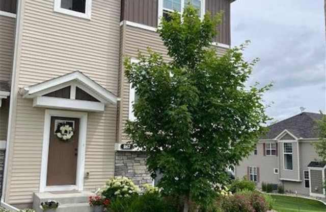 867 Roselyn Drive