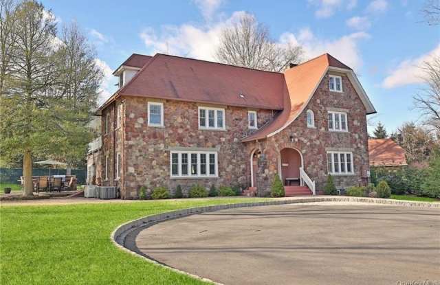 Photo of 245 E Townline Road