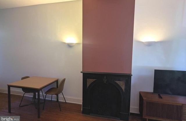 826 N WOODSTOCK STREET