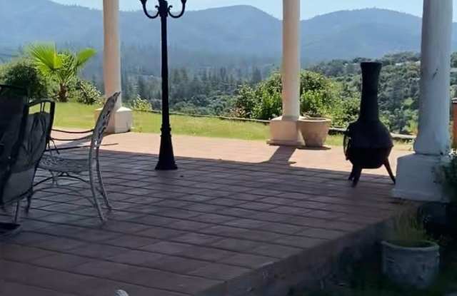 22411 Lakeview Heights