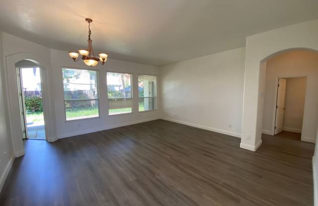 Move In By 11/15 And Get $750 Off The 1st Month's Rent!