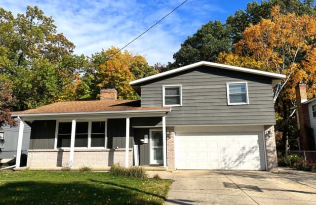 3214 Brookshire Dr SE - 3214 Brookshire Drive Southeast, Grand Rapids, MI 49508