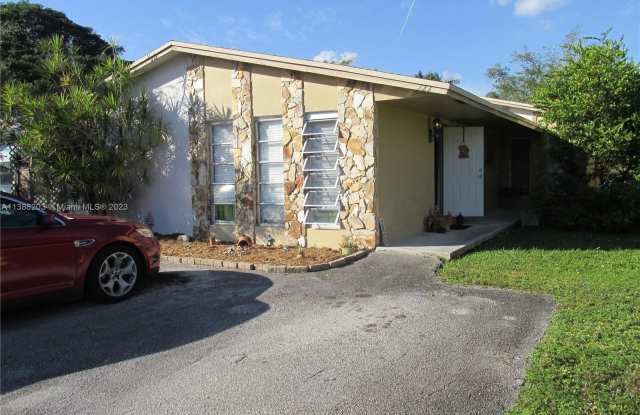 222 SW 8th St
