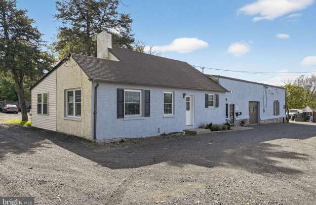 2105 2ND STREET PIKE