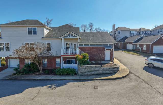 922 Bracken Trail - -