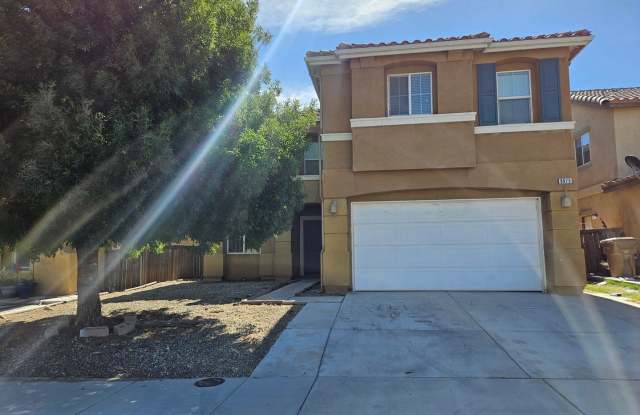 5 BEDROOM OAK HILLS / HESPERIA HOME