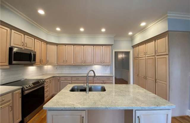 330 Coventry Park Lane