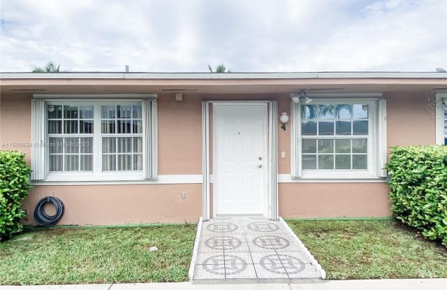 3810 SW 108th Ave - 3810 Southwest 108th Avenue, University Park, FL 33165