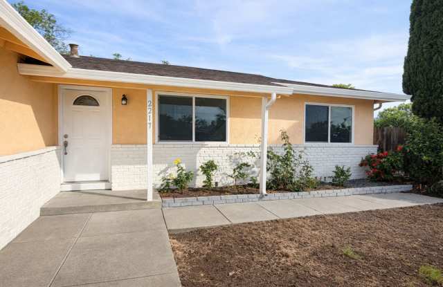 3 bed 2 Bath Home Recently renovated single-family home in Fairfield