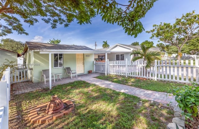 6133 Hayes St - 6133 Hayes Street, Hollywood, FL 33024