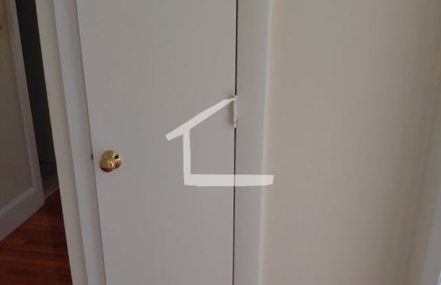 Great 2 bed 2 bathroom apartment available Now