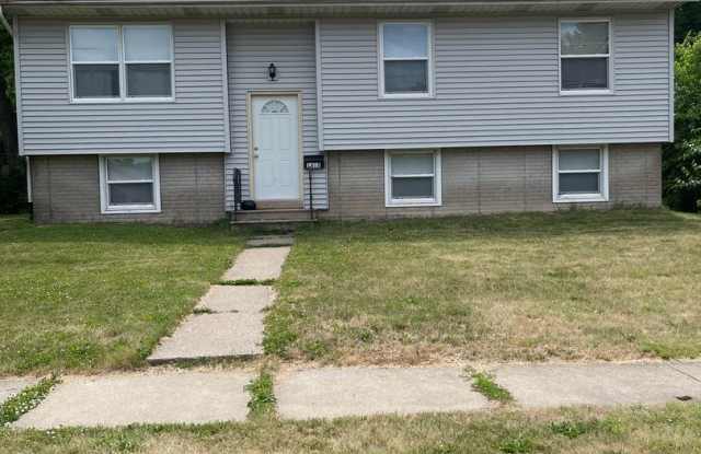 3 Bedroom 1 Bath House in East Moline