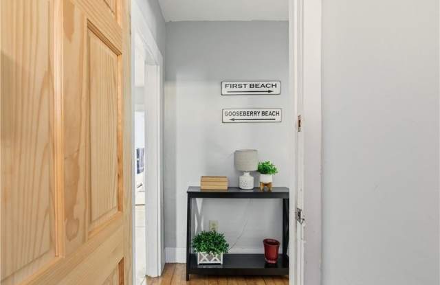 13 Holland Street unit: 1