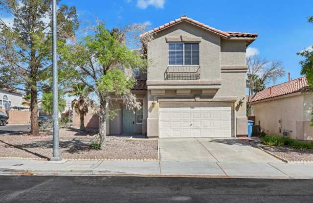 Two Story 3 bed with a pool in SW