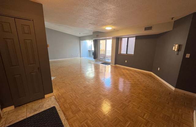 Lovely 2-Bed, 2.5 Bath Condo Avail for May or June!