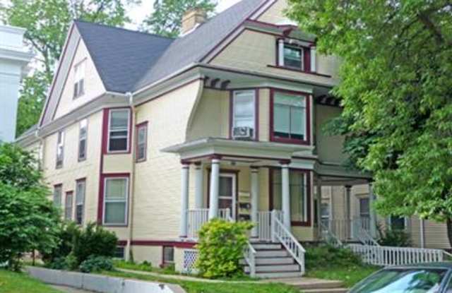 840 College Avenue - 2