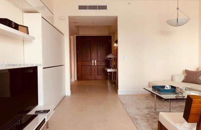 1425 Brickell Ave