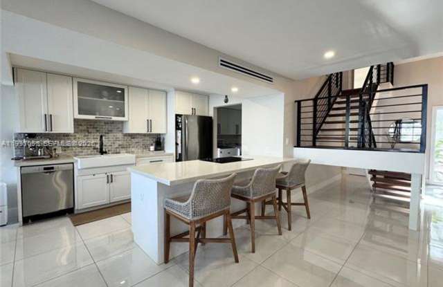 1490 NW 113th Way PEMBROKE PINES, FL 33026