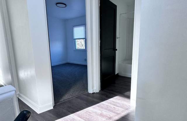 Cozy 3-Bedroom Townhouse in Midland, PA!