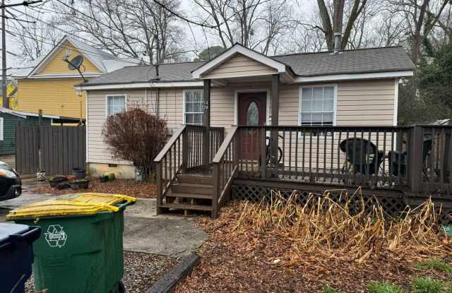 Charming 3 bed/2bath Cottage!