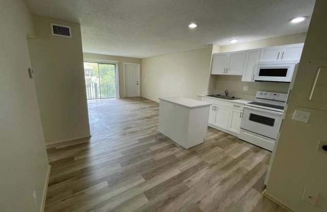 11372 ROYAL PALM BLVD