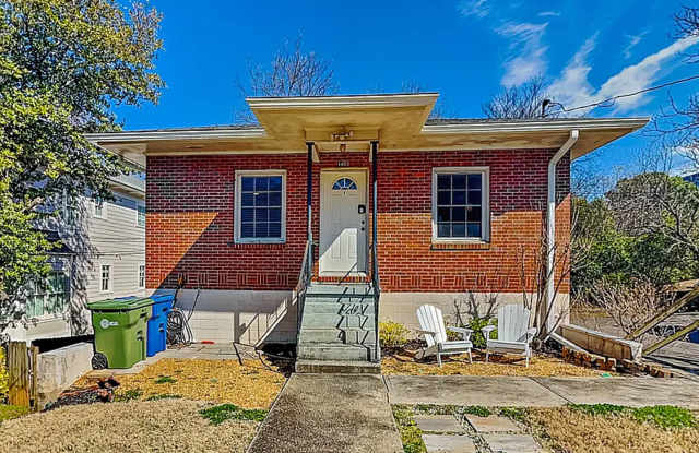 2 Bedroom 1 Bath in Prime Location