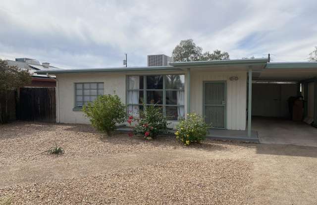 2231 N Swan Road