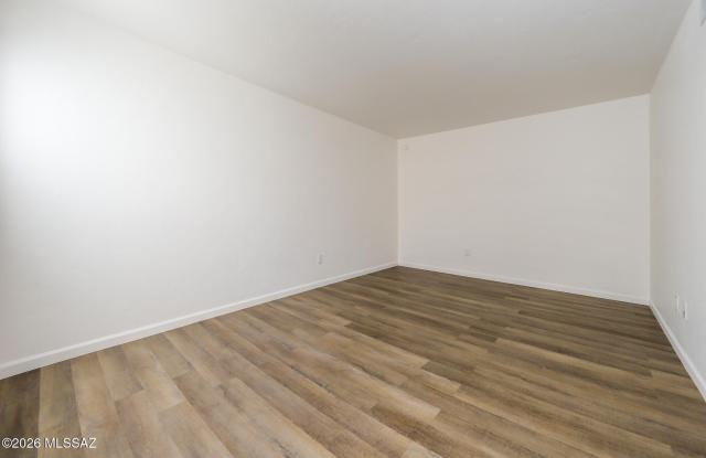 9420 E Speedway Road unit: 6