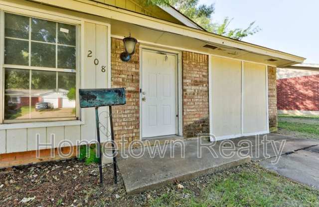 208 W Shadywood Drive