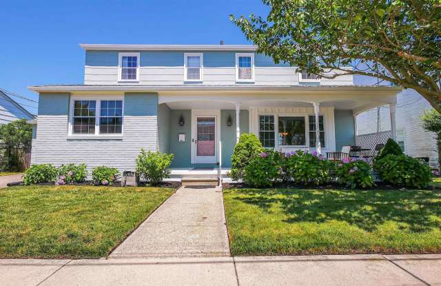 611 N Delavan Ave Ave