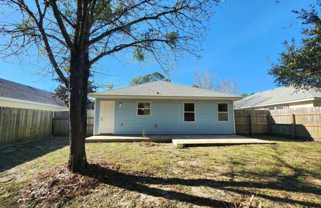 Fenced 3/2 available in Elberta