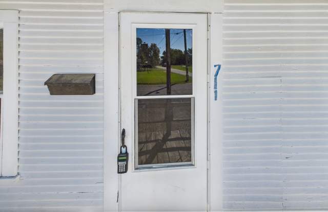 AFFORDABLE DUPLEX IN RAYNE!