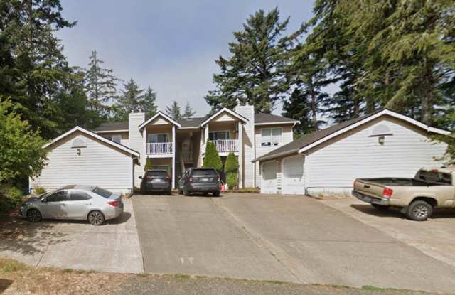 3 BR, 2 BA unit in QUITE 4 plex. Storage & W/D included