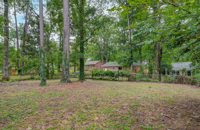 Newly Updated 3 Bedroom Home with Spacious Fenced Yard and Garage in Columbia!