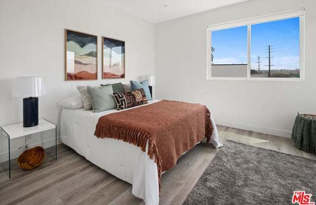 4916 1/2 South Centinela Avenue